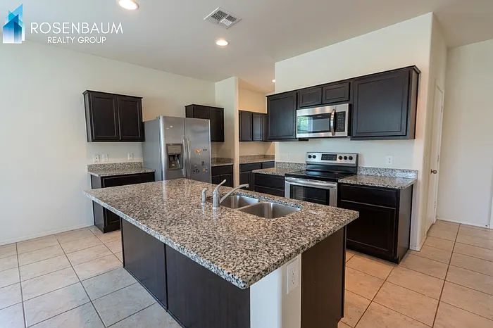 41917 W Manderas Ln — Photo 3
