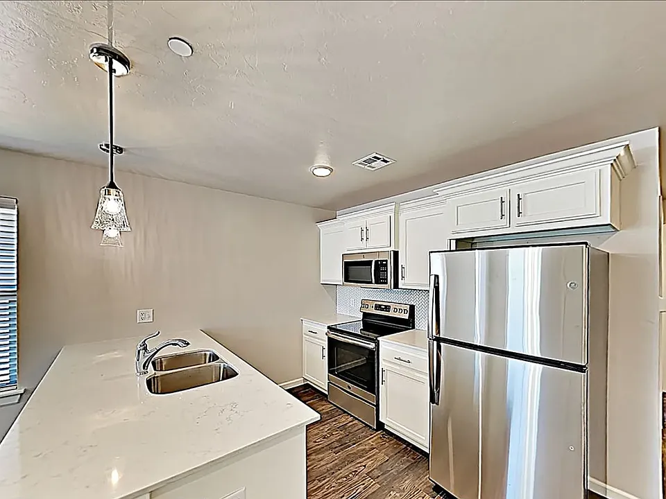 400 Summit Ridge Dr