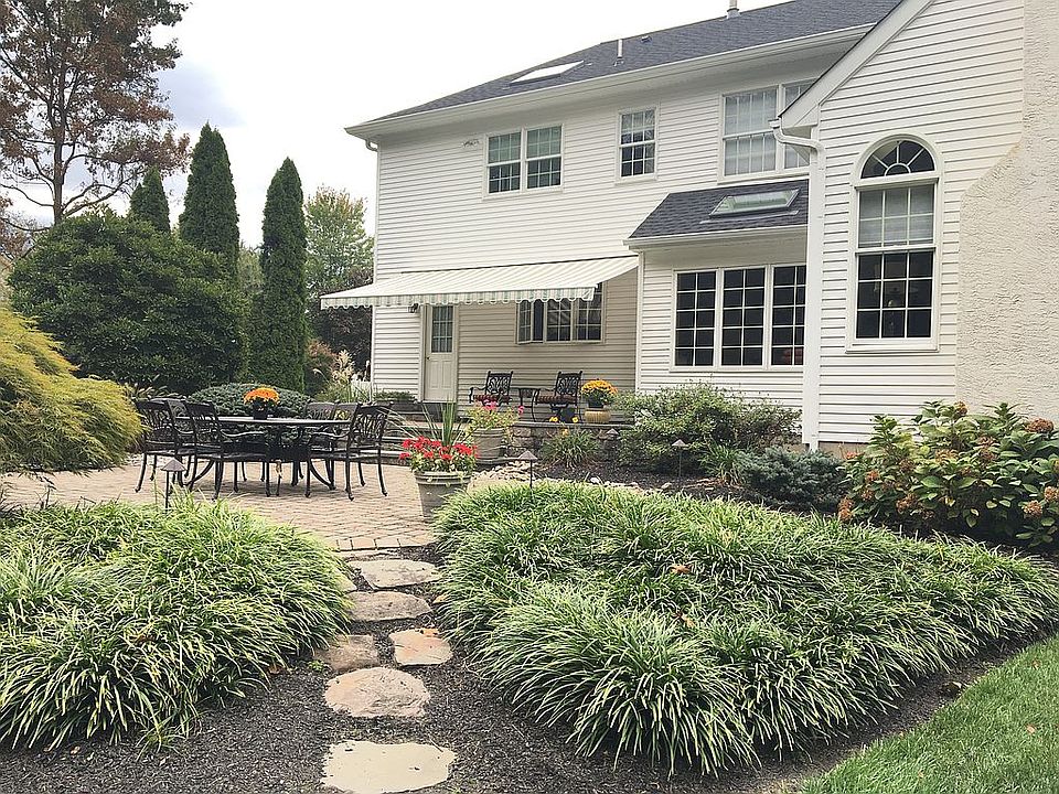 2nd image of 533 Golden Gate Dr
