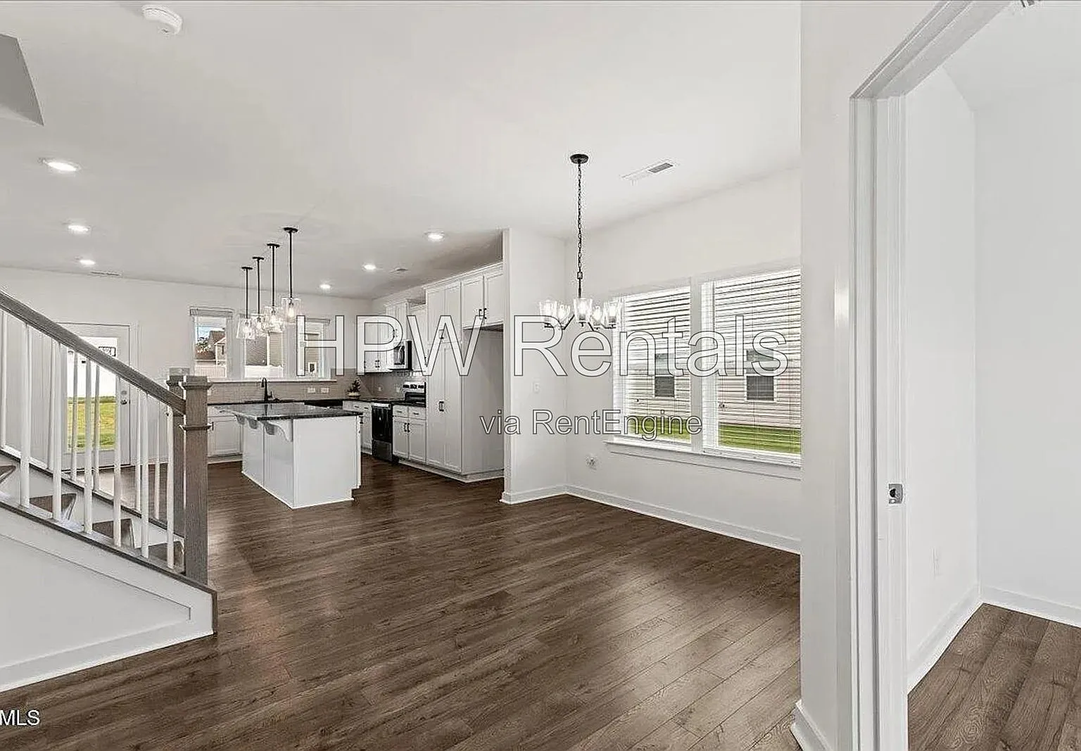 4 bed, 2.5 bath, 2516 sqft, $2,350 — Photo 2