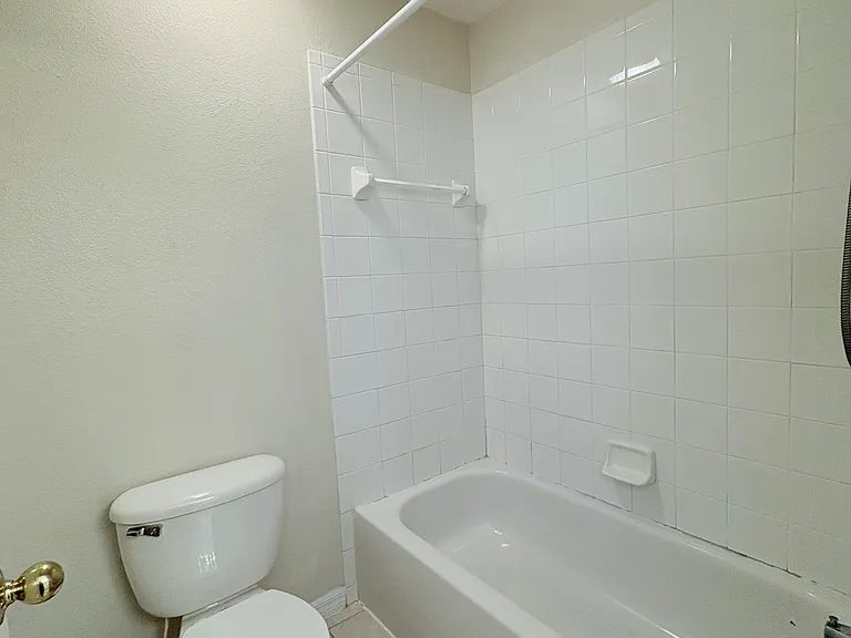 4616 Riverton Dr — Photo 12