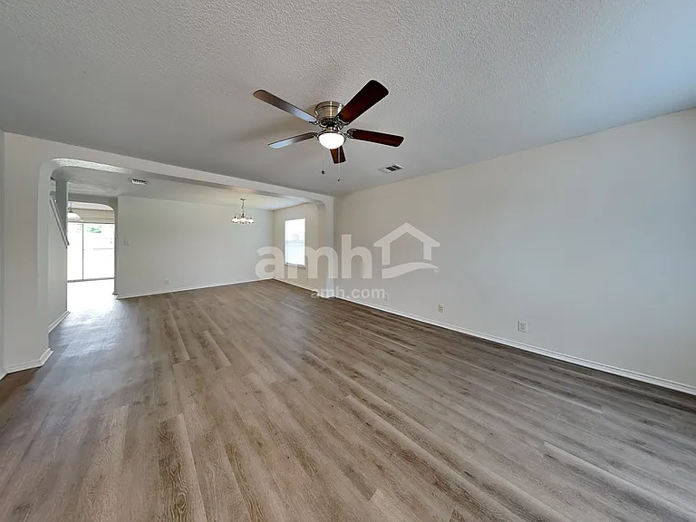 455 Dolly Dr — Photo 6