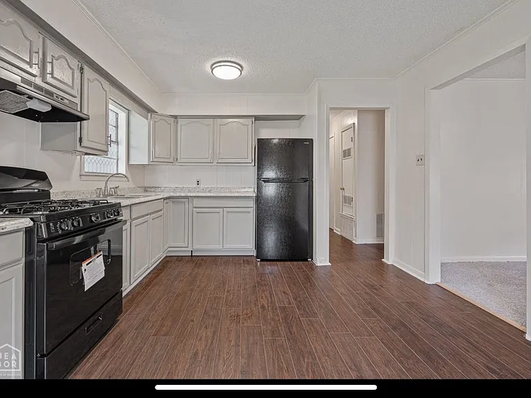 804 S Franklin St — Photo 3
