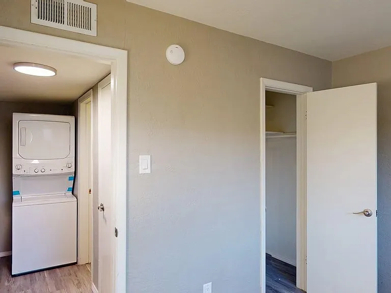 10216 Candelaria Rd NE — Photo 17
