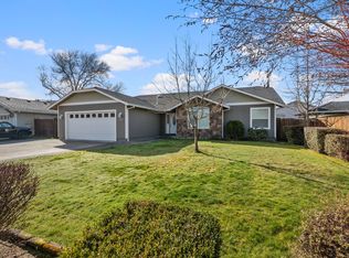 935 SW Harbeck Rd, Grants Pass, OR 97527