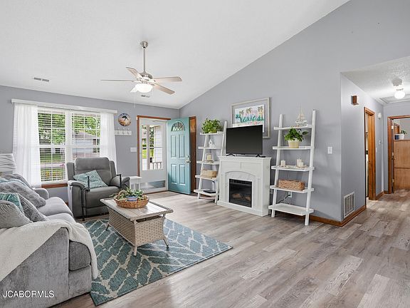 5th image of 2100 Osage Dr