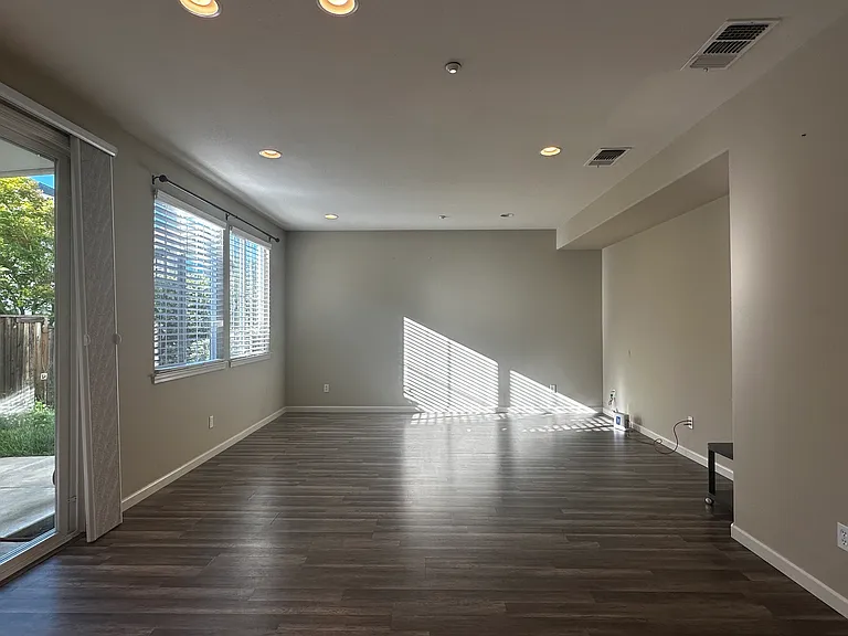 611 Falling Star Dr — Photo 9