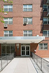 950 Underhill Avenue in Soundview