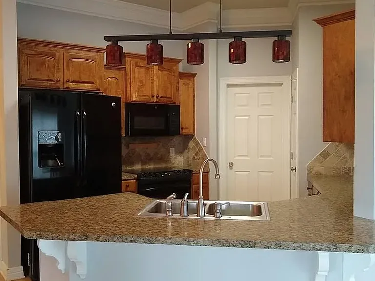 2523 Brookhaven Dr — Photo 5