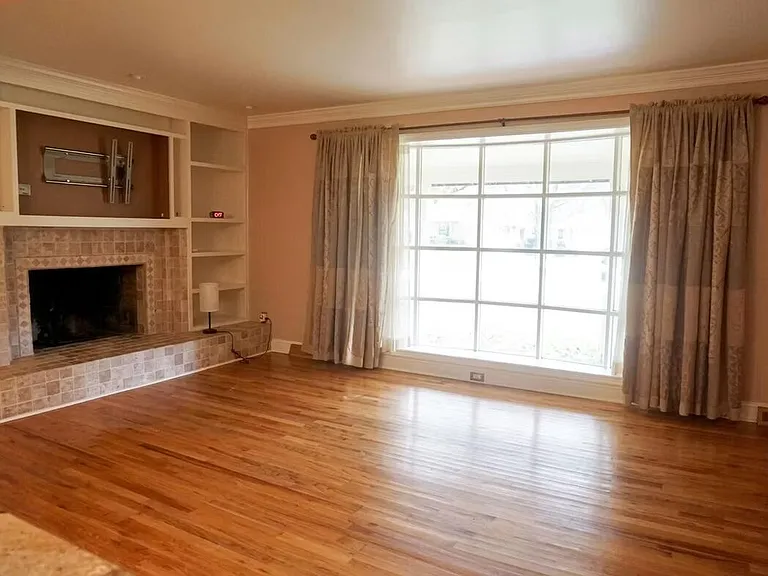 275 N Hobcaw Dr — Photo 2