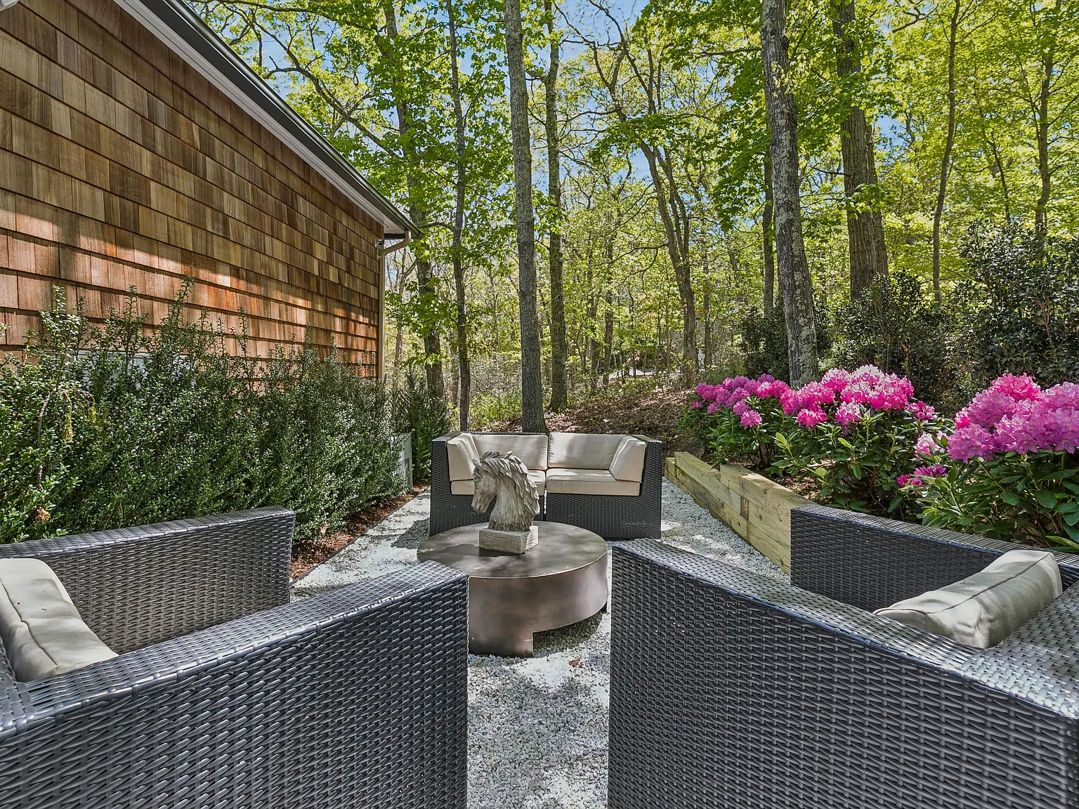 Fresh Newly Renovated House with Privacy — Photo 2