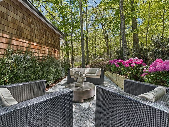 2nd image of 876 Millstone Rd