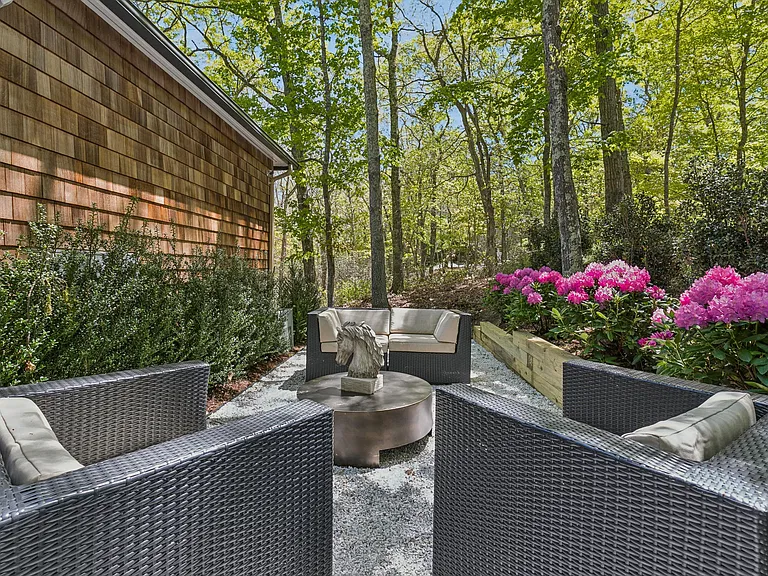 876 Millstone Rd — Photo 2