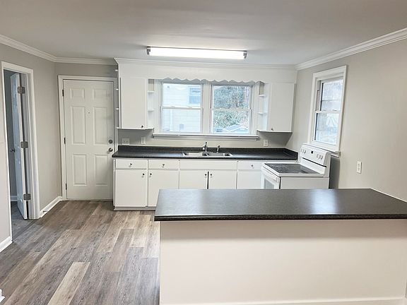 4th image of 5 Pine Ln