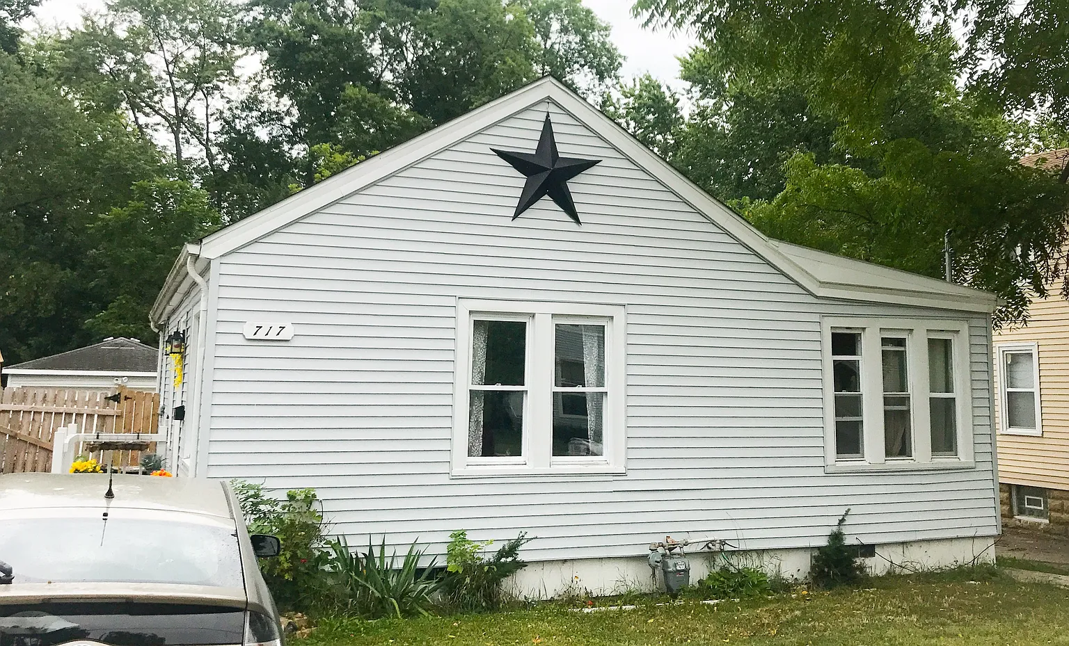 717 N View St photo 1