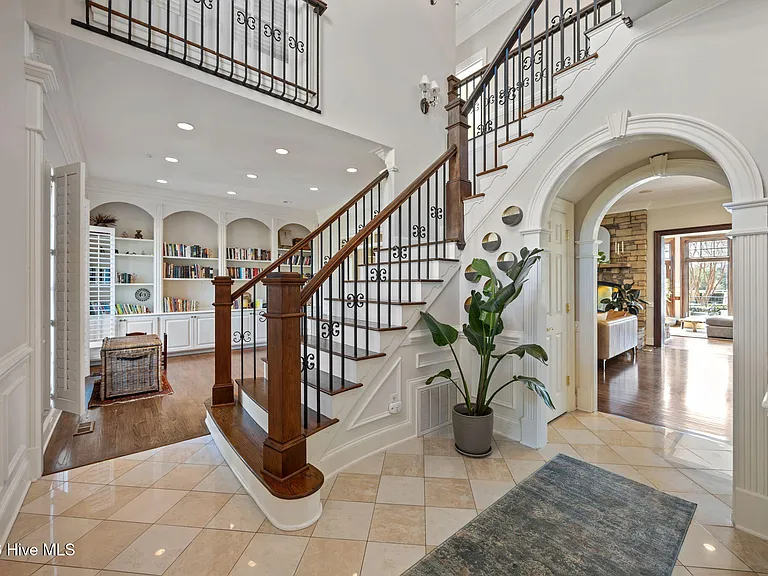 Lexington Dr — Photo 6
