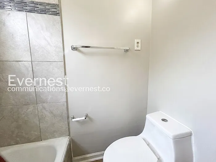 2984 Waverly Ave — Photo 14