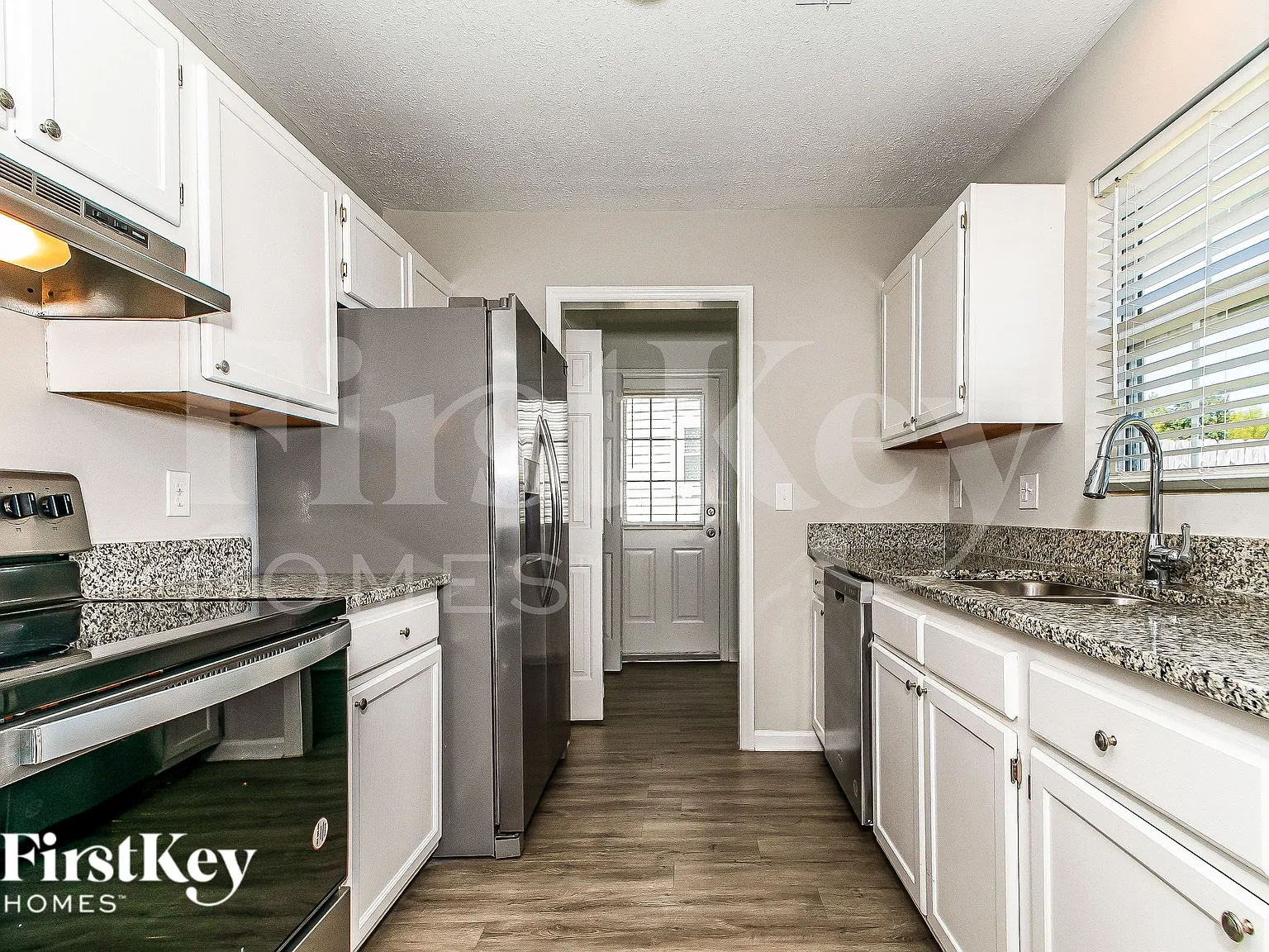 3 bed, 2.0 bath, 1084 sqft, $1,585 — Photo 4