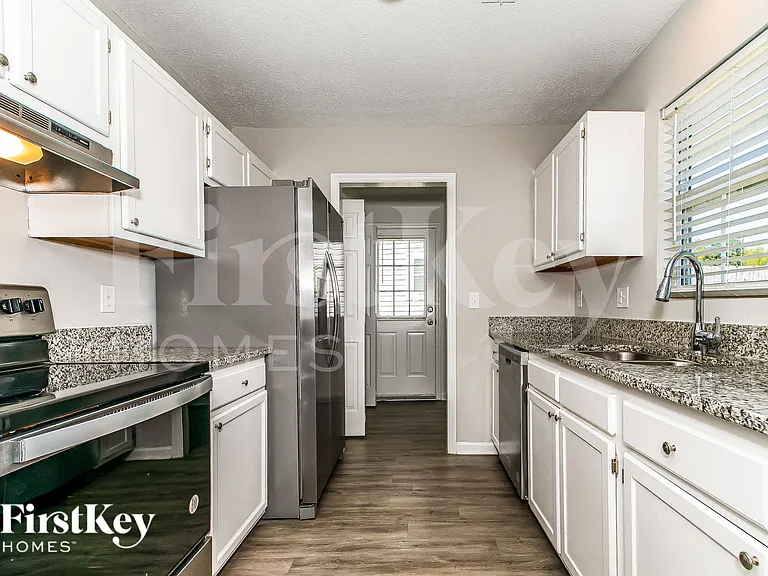 2466 Shadow Valley Rd — Photo 4