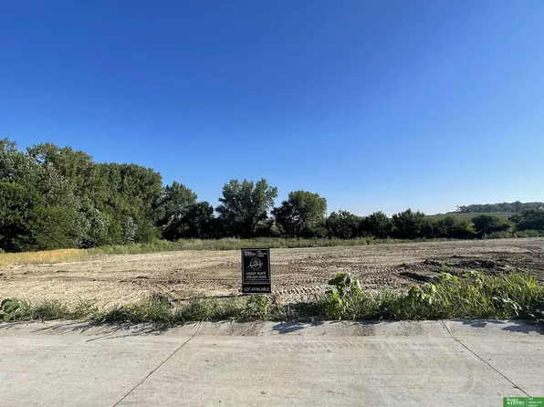 21808 Hackberry Dr, Gretna, NE 68028