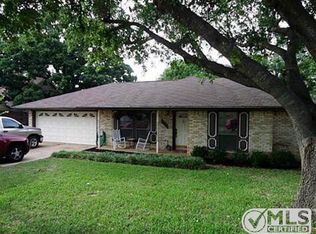 949 Springhill Dr, Burleson, TX 76028