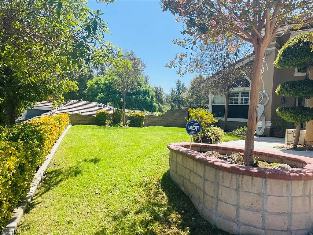 3 bed, 2.5 bath, 2078 sqft, $3,900 — Photo 3