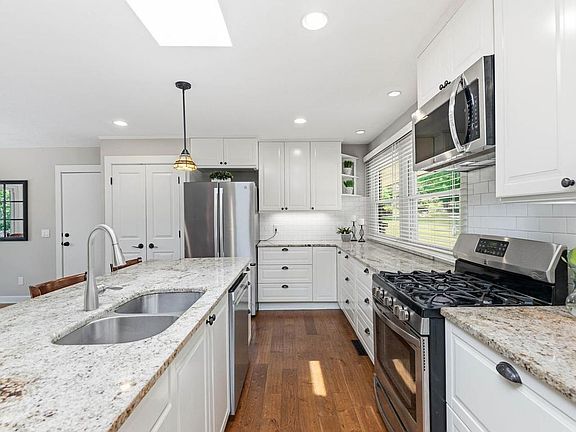 5th image of 5936 Woodland Cir