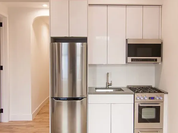 485 Pacific Street image 2 of 5