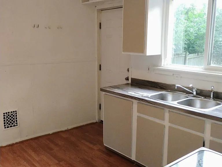 214 22nd St #1 — Photo 5