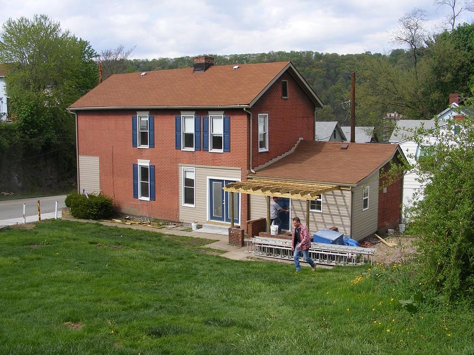 Large side yard shared with downstairs tenant