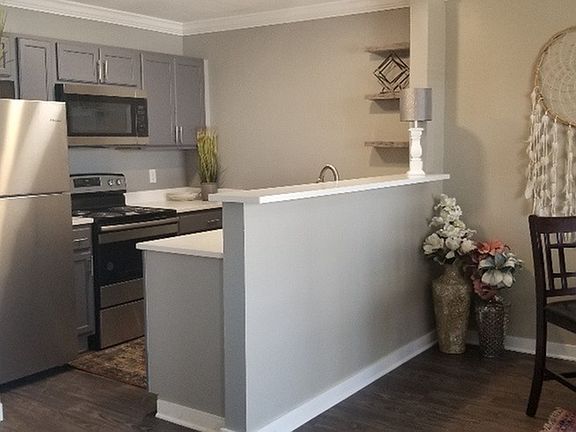 Elevate 1bd kitchen-dinn