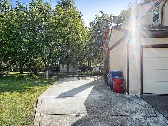 3rd image of 309 Caro Ln