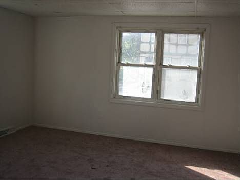 2nd image of 5223 Thoms Run Rd APT 1