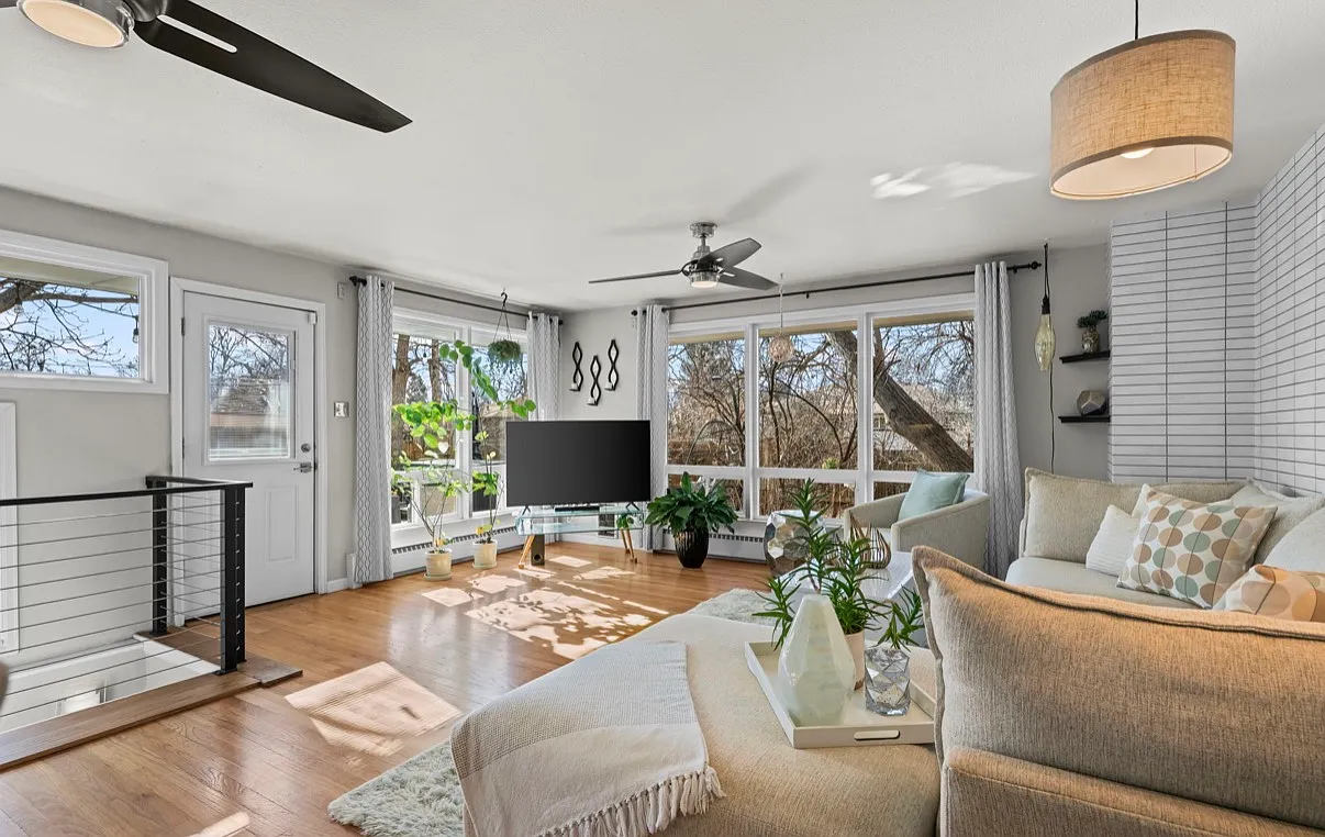 3 bed, 2240 sqft, $3,300 — Photo 4