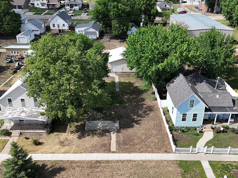 2nd image of 534 W 5th St