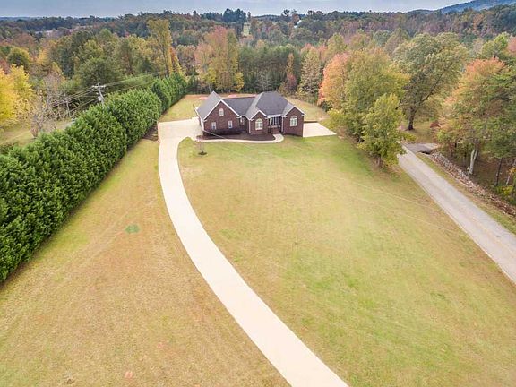 2nd image of 1017 Oak Grove Rd