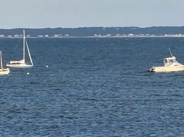 39 Cove St, Mattapoisett, MA 02739