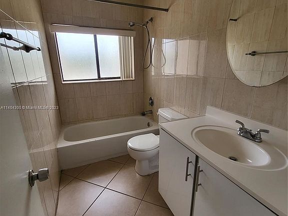 4th image of 10920 Royal Palm Blvd