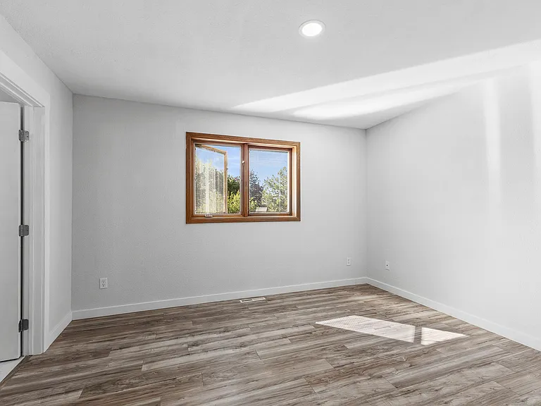 570 Oasis Dr — Photo 9