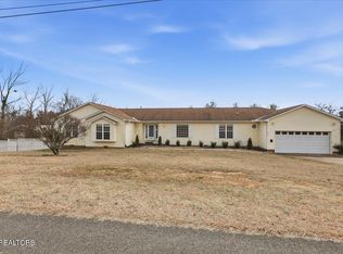 622 Briarwood Dr, Dandridge, TN 37725