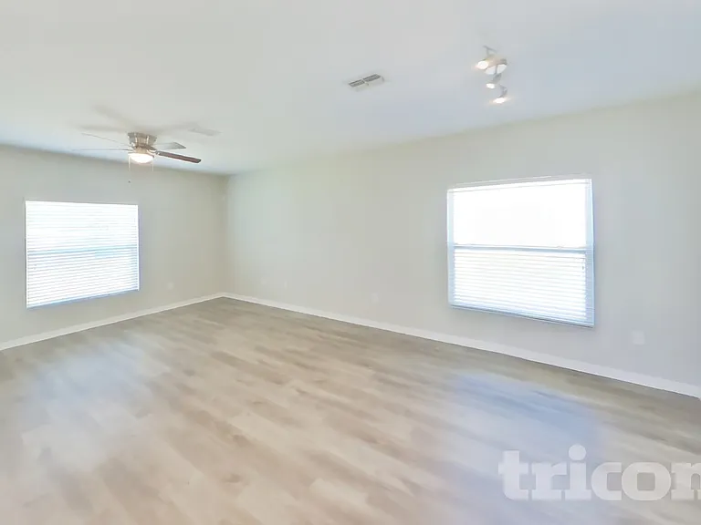 13814 Crater Cir — Photo 2