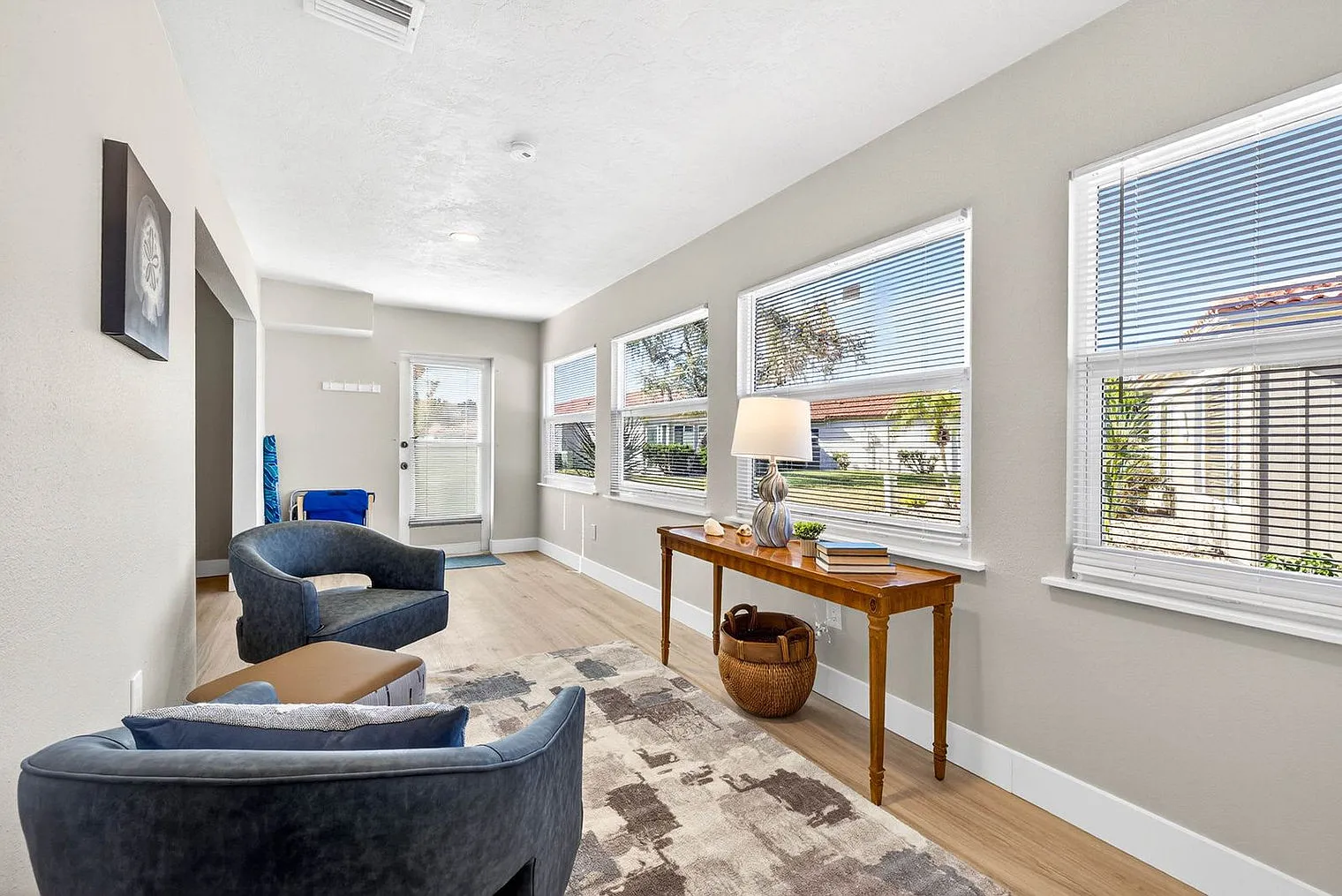 2 bed, 2.0 bath, 1033 sqft, $3,756 — Photo 3