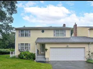 475 Big Water Rd, South Kingstown, RI 02879