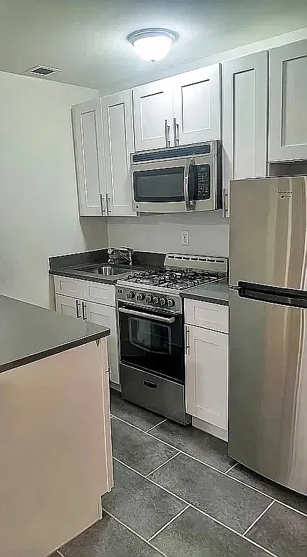 338 East 49th Street — Photo 2