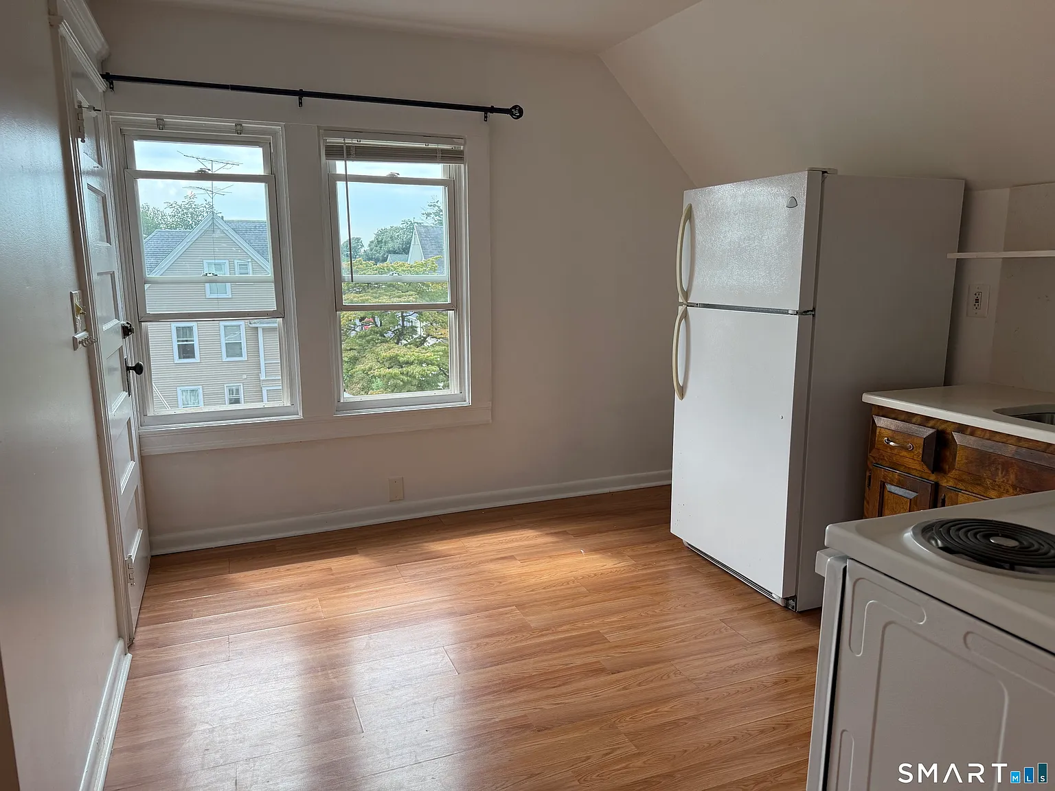 2 bed, 1.0 bath, 830 sqft, $1,950 — Photo 2