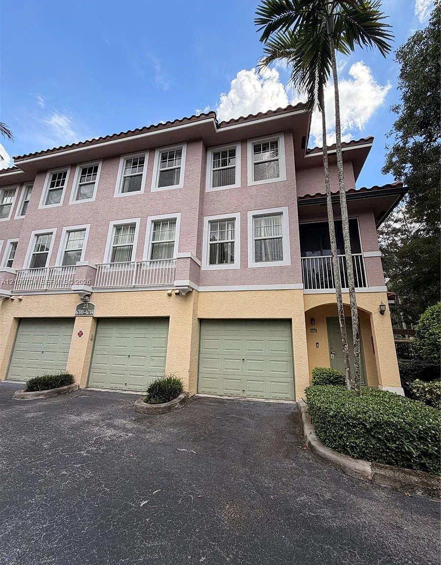 Cypress Pointe At Coral S — Photo 1