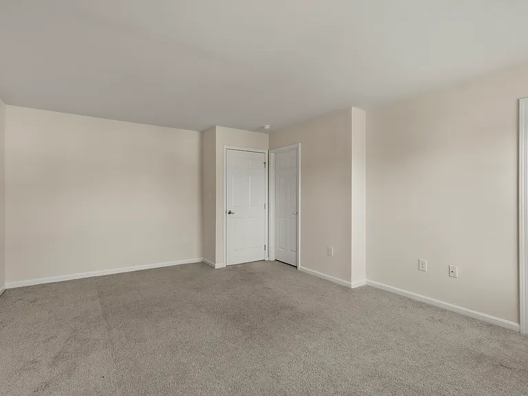 Newport Commons — Photo 34