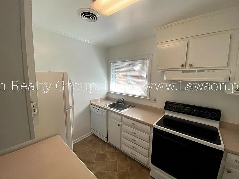 Southwood — Photo 15