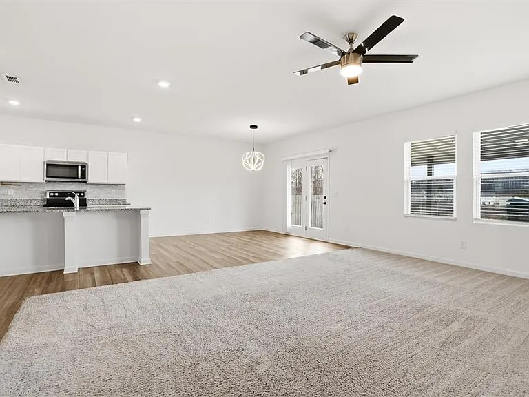 395 Knightsbridge Ln — Photo 6