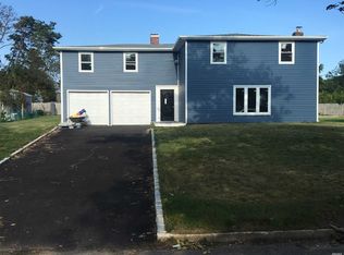 39 Blackpine Dr, Medford, NY 11763